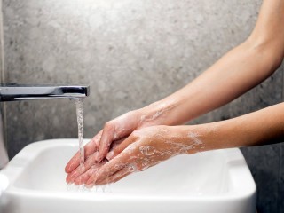 Специалисты ЖКХ рассказали, как узнать сроки отключения горячей воды в МКД