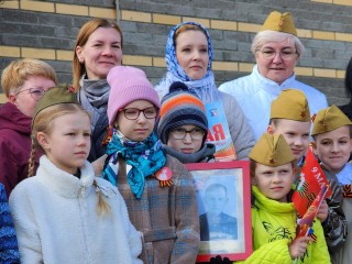 Жители Свердловского почтили память героев-ополченцев в День Победы
