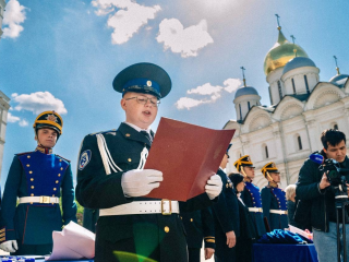 Ученики кадетских классов из Домодедова дали клятву на Соборной площади Кремля