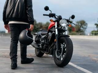 Автоинспекторы прибыли на место аварии с участием мотоциклиста во Фрязине