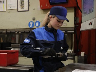 Трендовое видео на песню «Где ты, там я» записали сотрудницы Метровагонмаша из Мытищ