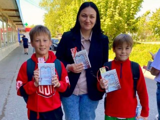 «С Днем рождения, Можайск!»: библиотека в День города дарит можайцам раритетный сборник стихов