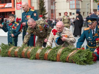 В Реутове возложили цветы к Вечному огню в честь Дня Великой Победы