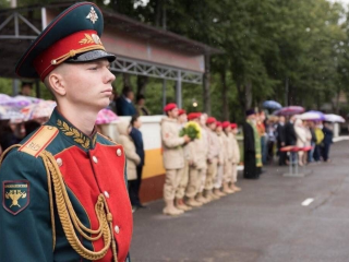 В центре «Альбатрос» прошел мастер-класс от ветеранов Почетного караула