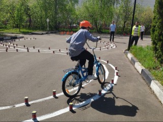 Светофоры, правила и победы: юные инспекторы собрались на ежегодном слете
