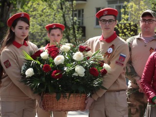 Жители Лыткарина в День Победы возложили цветы к мемориалам города