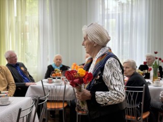 Подарки и георгиевские ленточки: в Видном поздравили бывших узников концлагерей