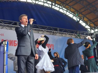 Дождь не помешал оркестру из Дубны почтить память героев в День Победы