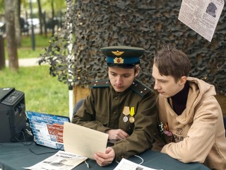 Пушкинский музыкальный театр провел в День Победы печатный Бессмертный полк