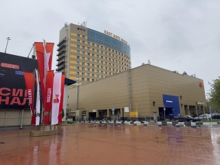 На улицах и площадях Балашихи разместили 300 праздничных флагов
