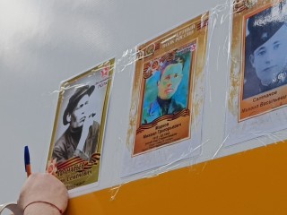 Медики в Лобне украсили служебные машины портретами родственников-ветеранов