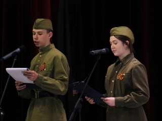 Песни о Победе исполнили дети на сцене в Березняках