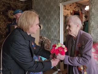 В Орехово-Зуеве на доме участника ВОВ разместили именную табличку