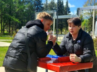 Спортивный праздник организовали в Пущине на фонтанной площади