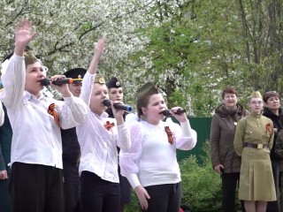 Агитбригады в Чехове поздравили ветеранов с Днем Победы