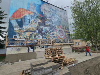 Новый мурал на Центральной поликлинике будет готов к 9 мая