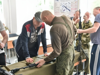 Жители Протвина заключают контракты на службу в Вооруженных Силах РФ