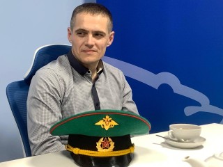 Майора из Химок поздравили с Днем пограничника