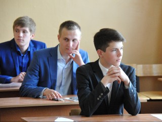 В Лосино-Петровском выпускники сдают ЕГЭ по русскому языку