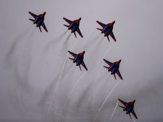 «Русские витязи» продемонстрировали мощь российских истребителей на LIMA-2025