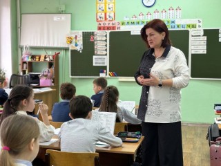 Сколько должны зарабатывать учителя по мнению ОП