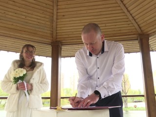 «До сентября у нас сезон»: в парки Реутова вернулась выездная регистрация брака