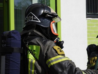 Спасатели работают в ТЦ «Перловский», из которого эвакуировали людей