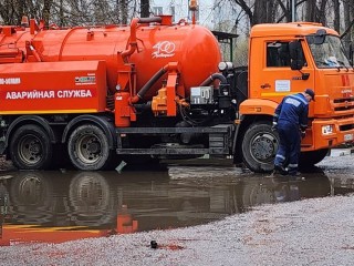 Коммунальщики Королева устранили течь в подвале дома на улице Пионерская