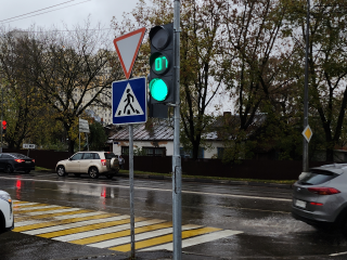 Больше зеленого: в Дубках под Можайском перенастроили светофор