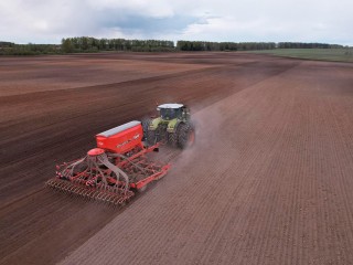 Появились кадры с высоты птичьего полета, как в Шаховской сажают кукурузу