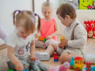 Родителям из Подмосковья назвали способы без очереди попасть в детский сад