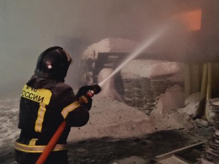Жители организуют сбор помощи для погорельцев в поселке Красный Воин