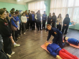 Школьникам из Кимр показали в Дубне, как делать непрямой массаж сердца