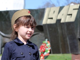 На площади перед ДК им. Ленина развернут полевую кухню с солдатской кашей