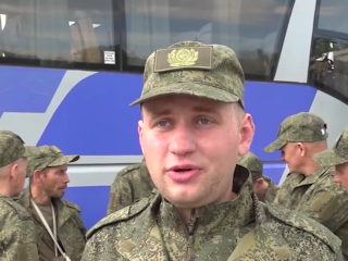 Вернувшиеся из плена российские военнослужащие поделились эмоциями в аэропорту Подмосковья
