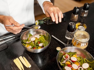 Любят в Азии, но боятся в Европе, а хранить это нужно в шкафу: какое масло самое полезное