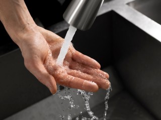 На Ашхабадской улице промыли систему водоснабжения