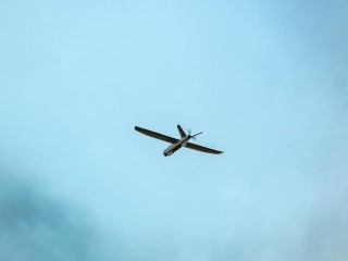 Экстренные службы работают на месте падения сбитого БПЛА в Лосино-Петровском