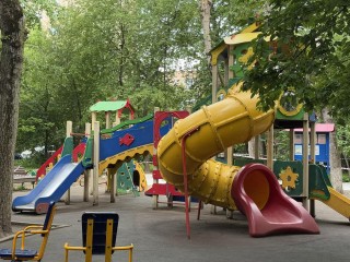 Детскую площадку отремонтируют в микрорайоне Дзержинского