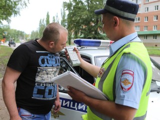 В Реутове инспекторы ГАИ проверяют перевозку опасных грузов