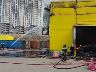 Администрация Котельников: пожарные проливают конструкции склада в промзоне Силикат