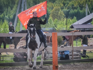 Акробатика на лошадях и казачий плов: в Салтыково устроили праздник для гостей