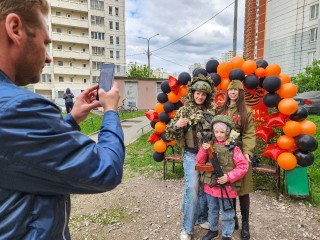 «Бессмертный полк», квесты, тир: День Победы пришли во дворы Подольска