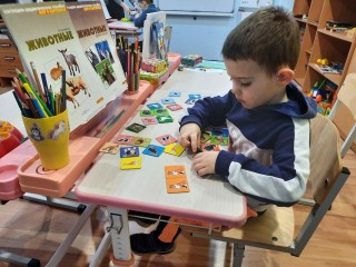 Играя, учимся: в Лотошине помогают детям готовиться к школе
