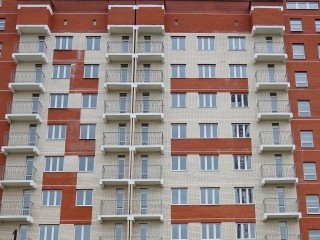 Подростки устроили прогулку по крыше многоэтажки в Химках