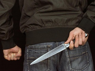 Житель Щелкова ранил ножом приятеля во время застолья