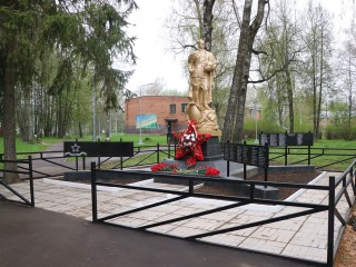 Братское захоронение в Волоколамске привели в порядок к празднику 9 Мая