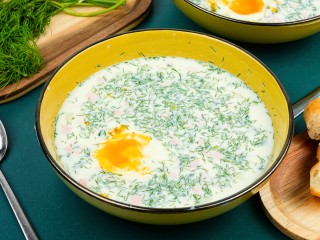 Комбуча, корюшка и соленые лимоны: 5 необычных рецептов окрошки предлагает мишленовский шеф