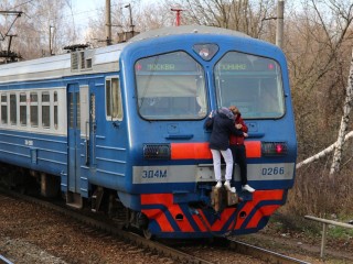 Двух зацеперов сняли с крыши электрички в Балашихе