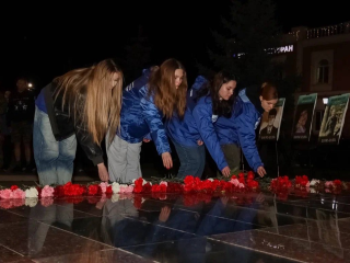 Цветы к Вечному огню возложили в Бронницах в память о жертвах трагедии в Одесском доме профсоюзов